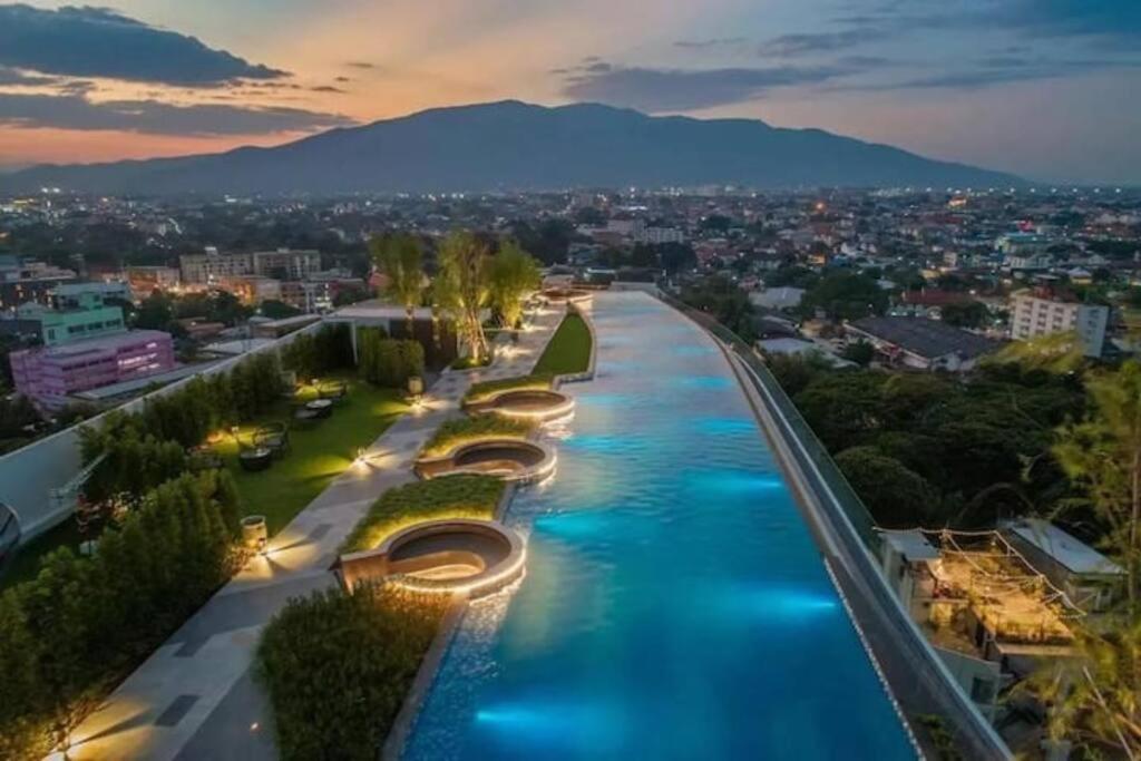 Modern Style Room With Sky Pool 古城边天际泳池公寓 Chiang Mai Exteriör bild