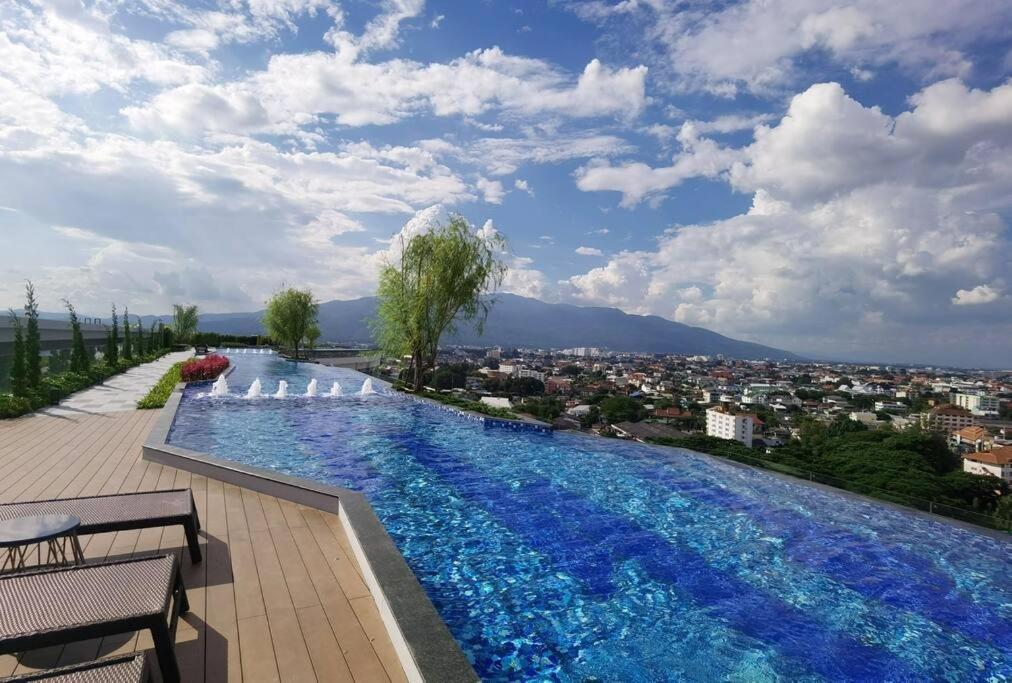 Modern Style Room With Sky Pool 古城边天际泳池公寓 Chiang Mai Exteriör bild
