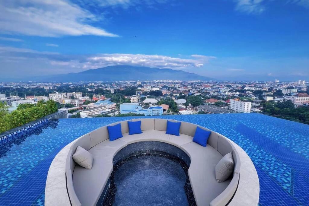 Modern Style Room With Sky Pool 古城边天际泳池公寓 Chiang Mai Exteriör bild