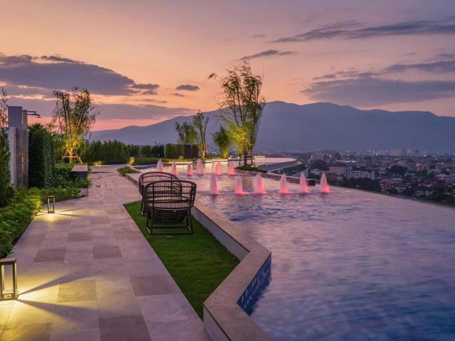 Modern Style Room With Sky Pool 古城边天际泳池公寓 Chiang Mai Exteriör bild