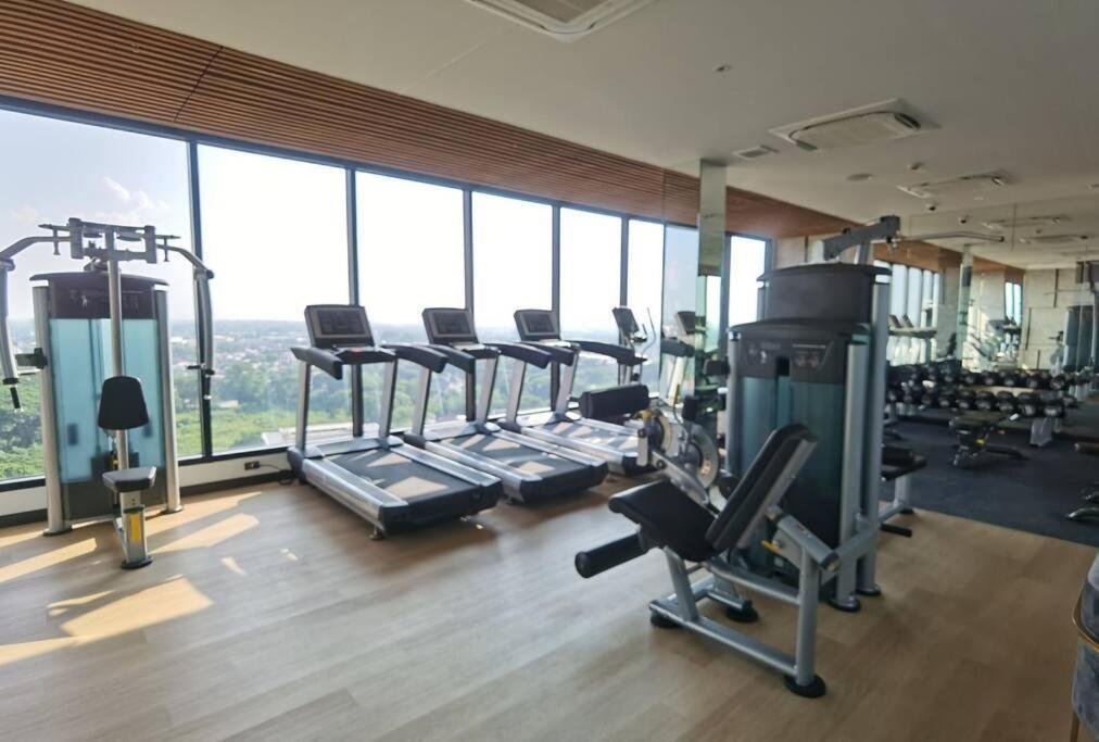 Modern Style Room With Sky Pool 古城边天际泳池公寓 Chiang Mai Exteriör bild