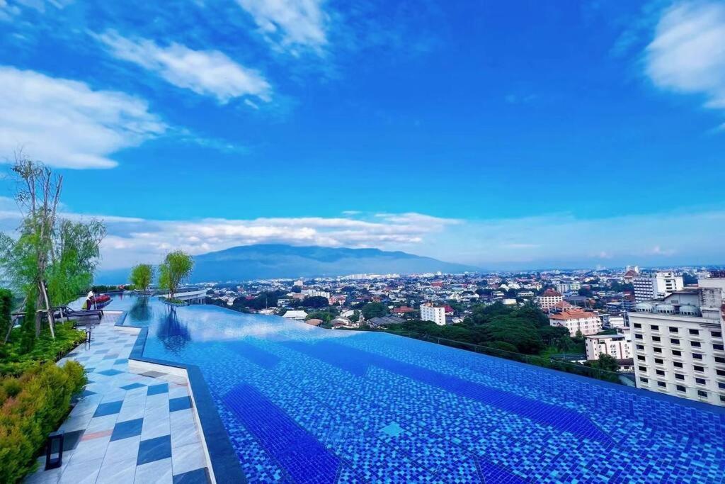 Modern Style Room With Sky Pool 古城边天际泳池公寓 Chiang Mai Exteriör bild