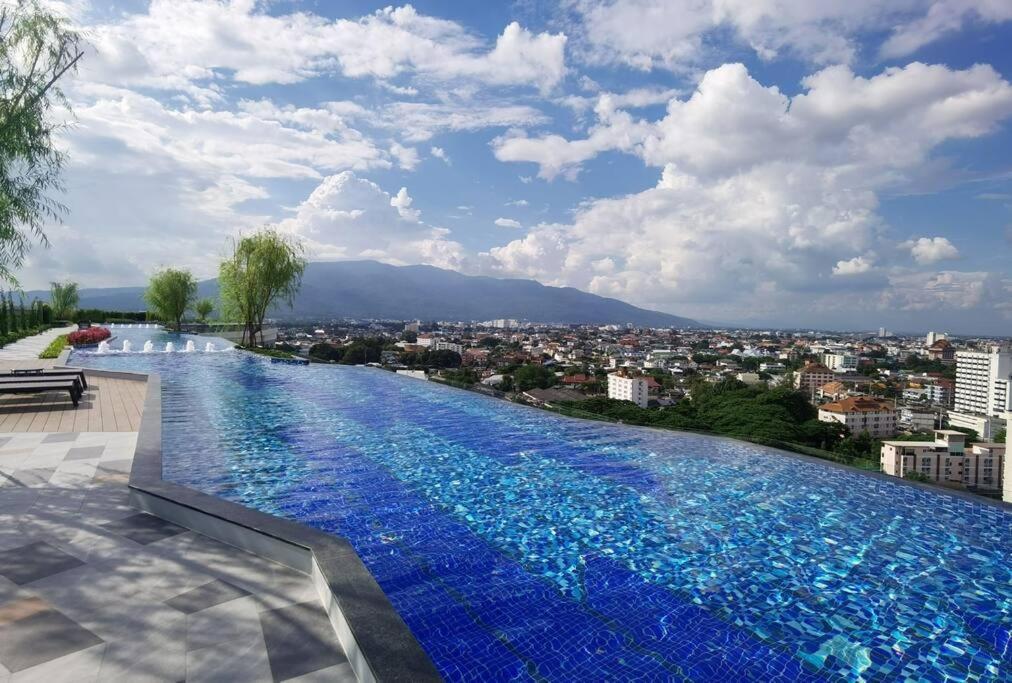 Modern Style Room With Sky Pool 古城边天际泳池公寓 Chiang Mai Exteriör bild