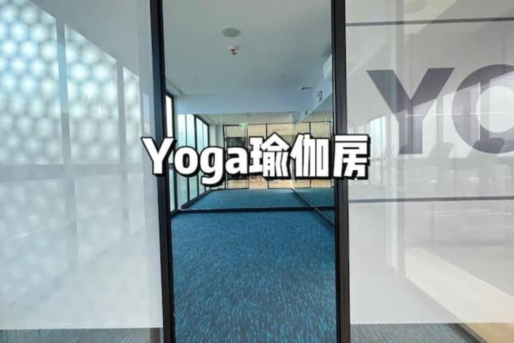 Modern Style Room With Sky Pool 古城边天际泳池公寓 Chiang Mai Exteriör bild