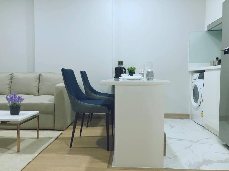 Modern Style Room With Sky Pool 古城边天际泳池公寓 Chiang Mai Exteriör bild