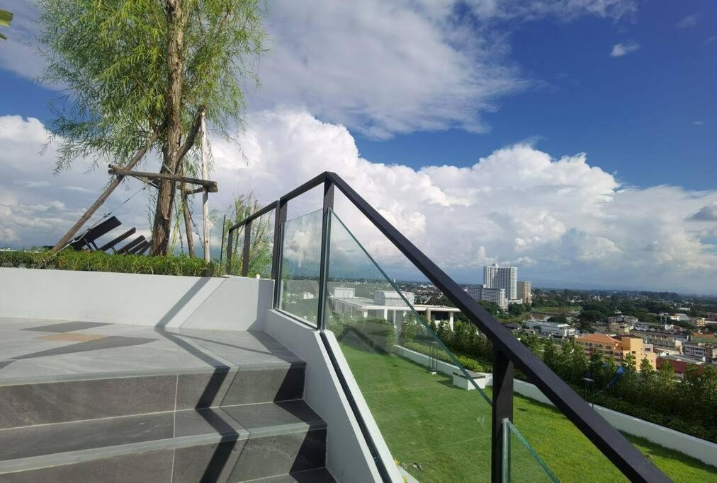 Modern Style Room With Sky Pool 古城边天际泳池公寓 Chiang Mai Exteriör bild