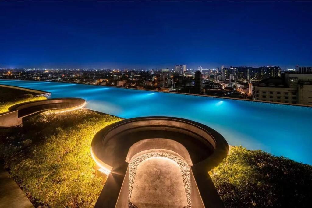 Modern Style Room With Sky Pool 古城边天际泳池公寓 Chiang Mai Exteriör bild
